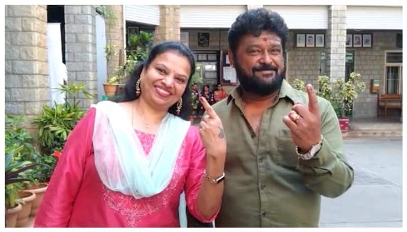 Actor Jaggesh came with wife and voted ib Bengaluru nbn