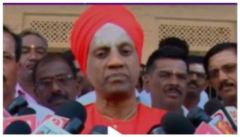 siddalinga swamiji casts vote in tumakuru nbn