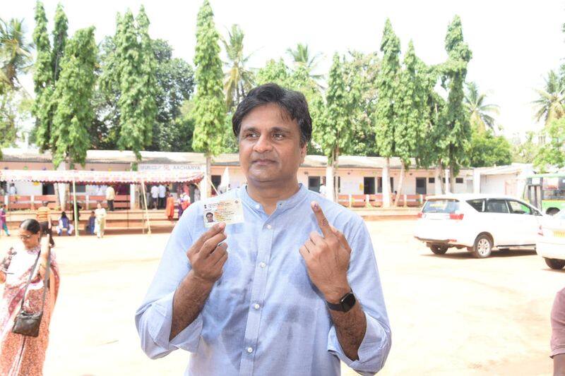 Karnataka Assembly Election 2023 Javagal Srinath Casts his vote at Mysuru kvn