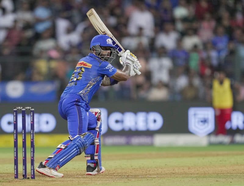 IPL 2023, Mumbai Indians vs Royal Challengers Bangalore: 'Toying with the bowlers' - Sunil Gavaskar in awe of MI Suryakumar Yadav batting brilliance vs RCB-ayh