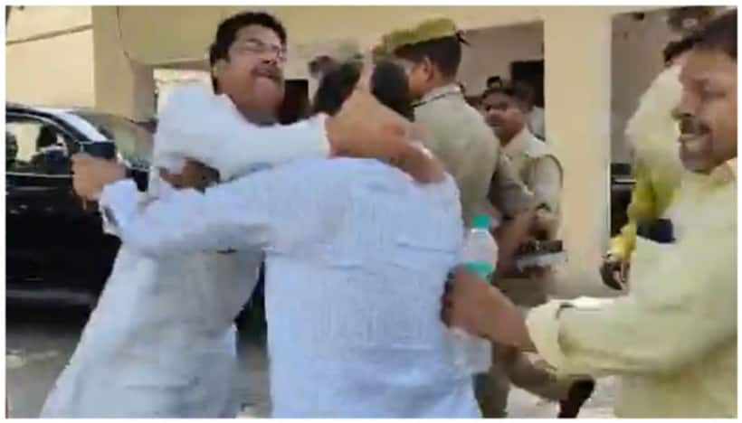 పోలీసు స్టేషన్ ప్రాంగణంలోనే బీజేపీ నేతపై దాడి చేసిన సమాజ్‌వాదీ ఎమ్మెల్యే.. వైరల్ వీడియో ఇదే