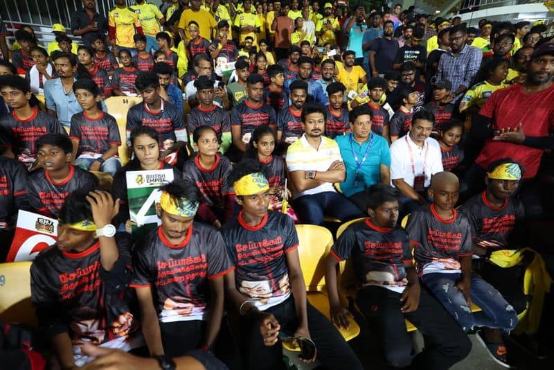 udhayanidhi enjoyed watching csk vs delhi capitals ipl match in chepauk with kids