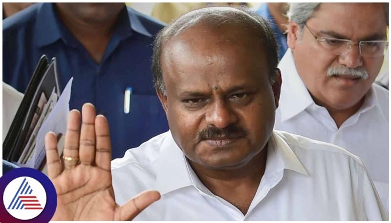 Karnataka election HD Kumaraswamy flew to Singapore strategy to seize power in case of instability sat