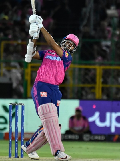 <p>తద్వారా  ఐపీఎల్  అతి తక్కువ బంతుల్లో యాభై పరుగులు చేసిన  కెఎల్ రాహుల్, పాట్ కమిన్స్ రికార్డులను బ్రేక్ చేశాడు.</p>
