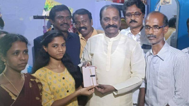 Vairamuthu tweet about plus 2 topper nandhini after gifted gold pen to her