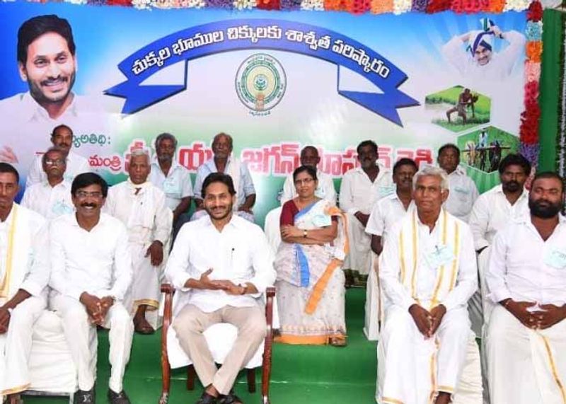 AP CM YS Jagan  Responds  On  Chandrababu ,  Pawan Kalyan  Comments  Over  Farmers issue lns 