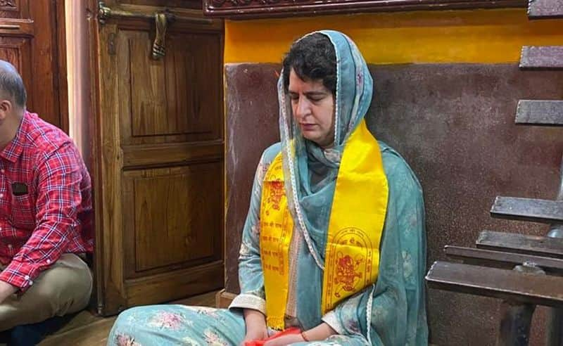 Lok sabha Election 2024 Priyanka Gandhi Relived from UP congress state in charge ckm 