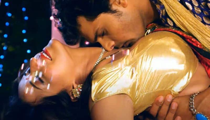 Monalisa SEXY video: Bhojpuri actress, Khesari Lal's bedroom romance goes viral-WATCH RBA