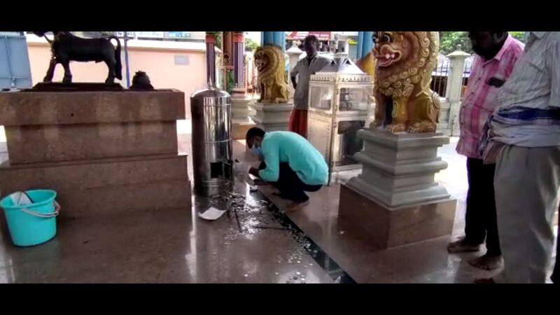 man theft a undiyal at karupparayan temple in coimbatore