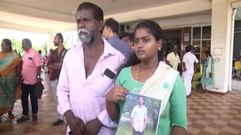 an army man Flirting with a woman near Thirupur! 