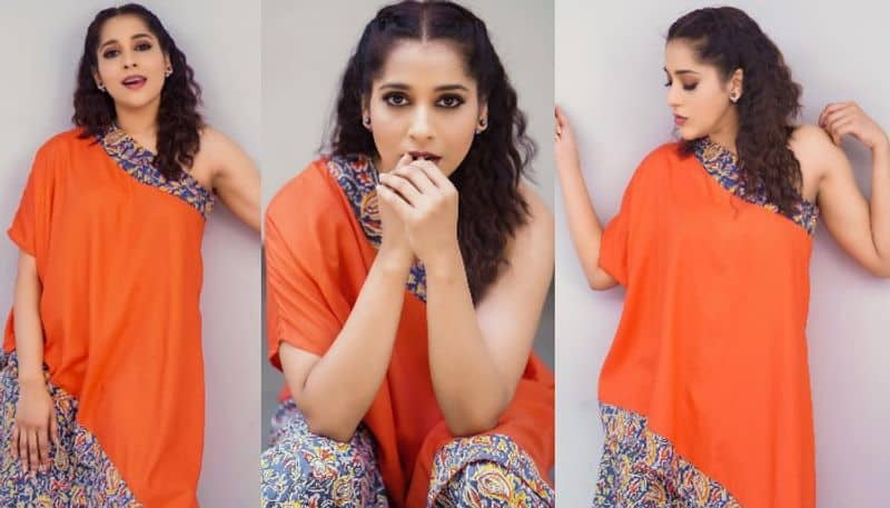 Anchor Rashmi Gautam stunning looks in trendy outfit NSK