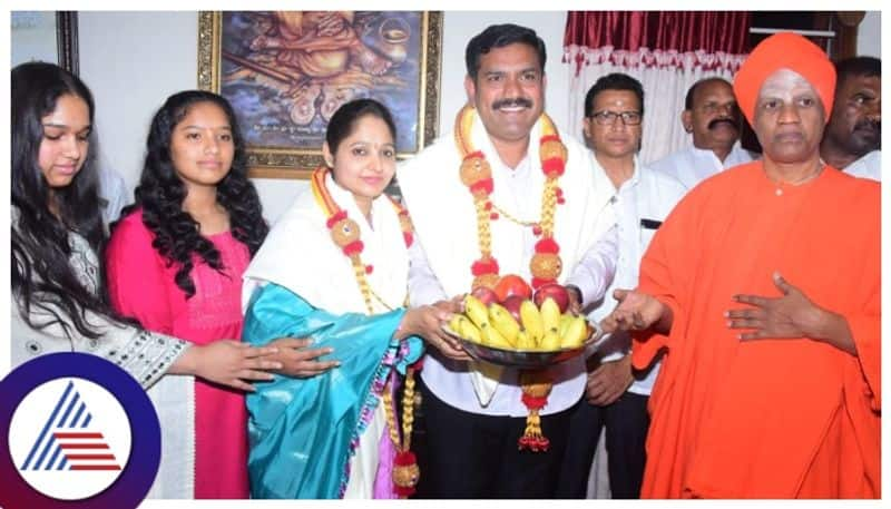 by vijayendra visit tumakuru siddaganga mutt after  Karnataka Election result 2023 gow