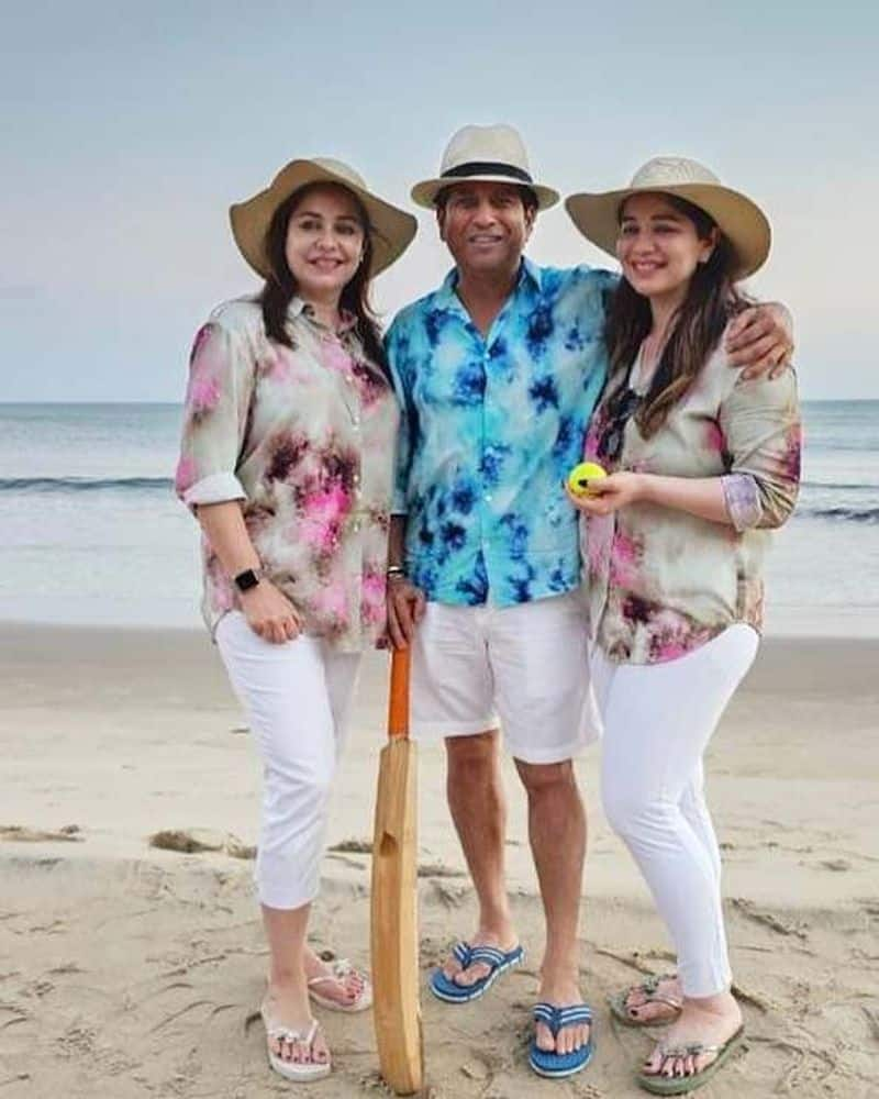 Sachin Plays Cricket with Anjali, Sara Tendulkar kvn