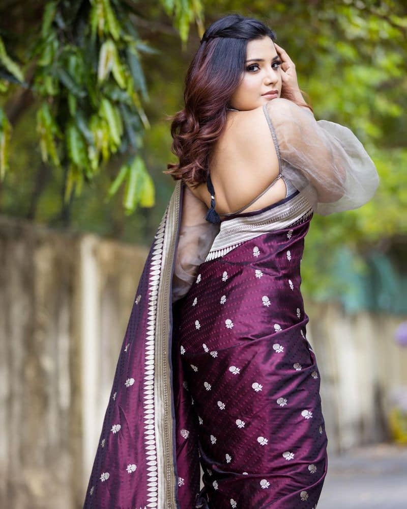 actress Aathmika stunning hot photos in saree