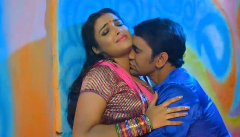 Amrapali Dubey SEXY video: Bhojpuri actress, Nirahua's BOLD romantic song is not to be missed-WATCH RBA