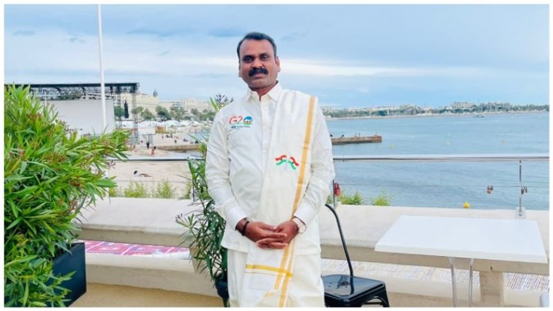 Minister L Murugan red carpet dressing photo goes viral 