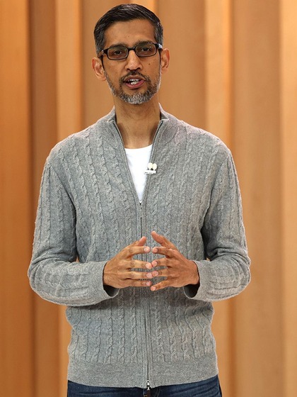Which phone Sundar Pichai uses?
