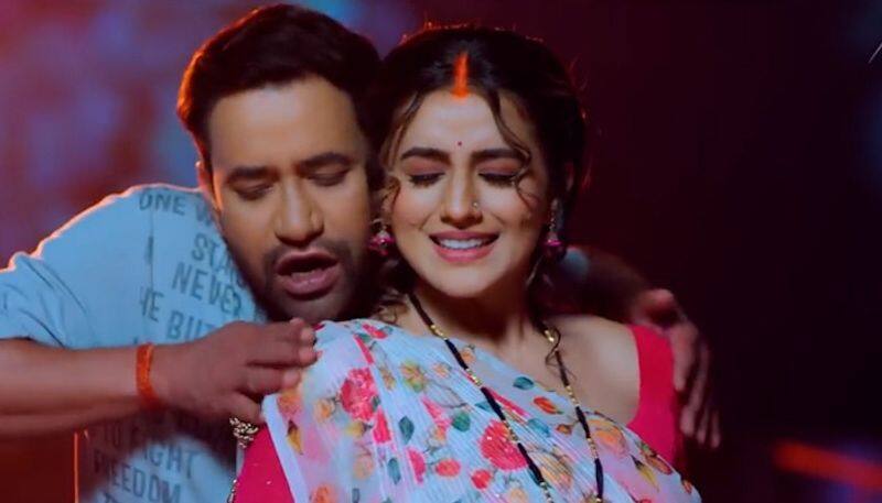 Akshara Singh SEXY video: Bhojpuri actress, Nirahua's 'terrace' romance is making fans go crazy-WATCH RBA