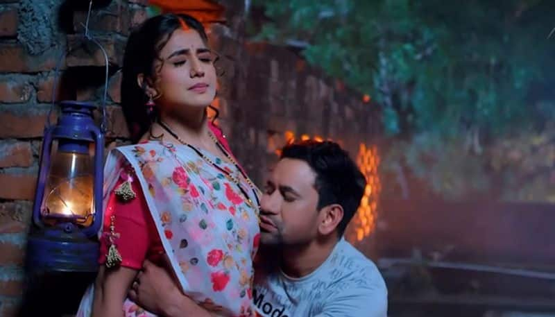 Akshara Singh SEXY video: Bhojpuri actress, Nirahua's 'terrace' romance is making fans go crazy-WATCH RBA