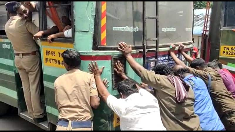 tn bjp cadres protest against tn government in nagapattinam