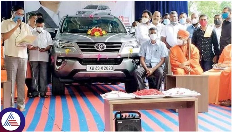 Satish Jarkiholi who won the election by worshipping the vehicle in the cemetery sat