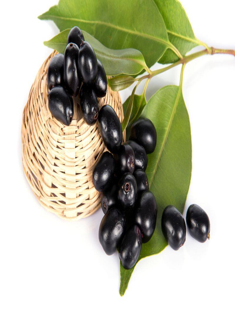 health benefits of jamun fruit or naval palam benefits 