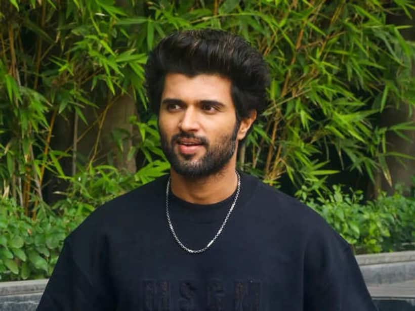 పోయి పోయి ప్లాప్ హీరోయిన్ కావాలంటున్న విజయ్ దేవరకొండ... ఒకసారి షాక్ తగిలినా!