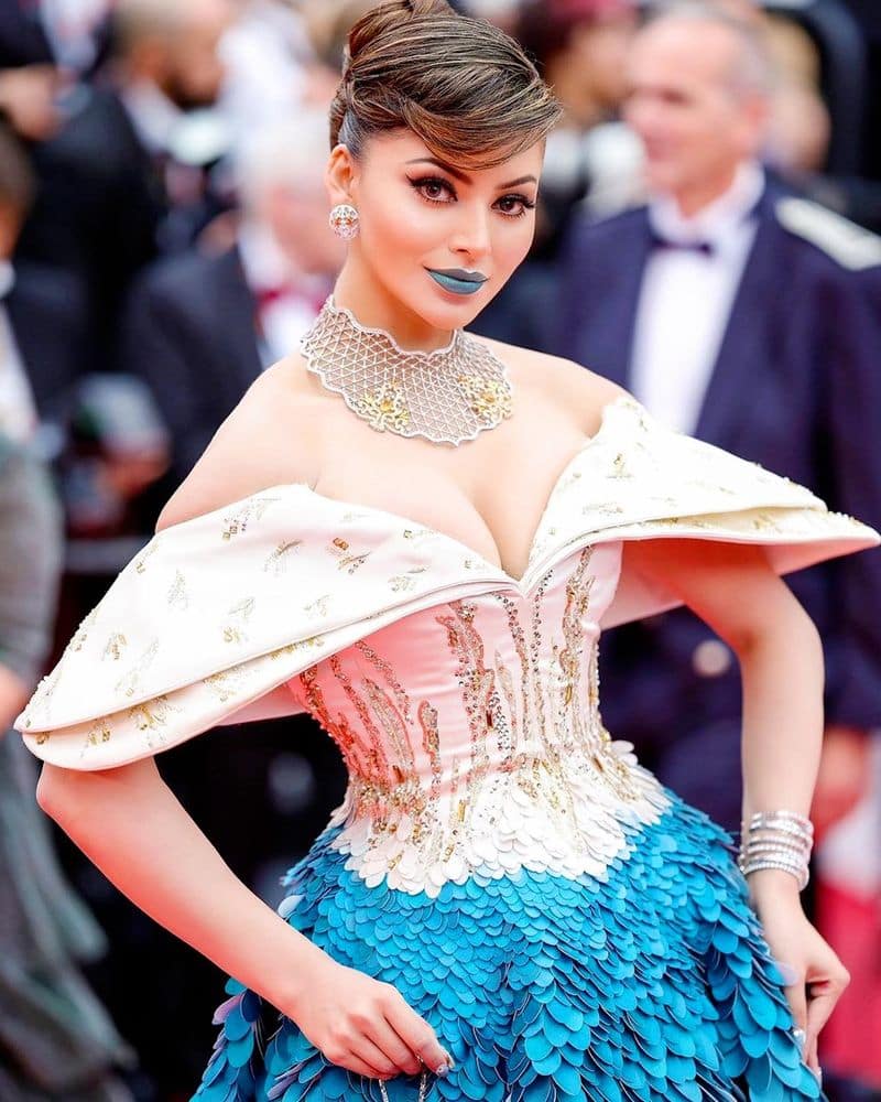 urvashi rautela gets trolled for lipstick in cannes 2023 red carpet sgk