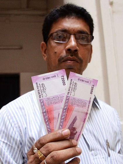 Why are Rs 2000 banknotes being withdrawn?