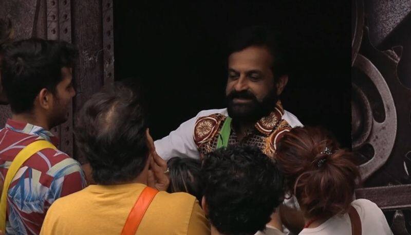 rajith kumar says good bye to contestants of bigg boss malayalam season 5 nsn