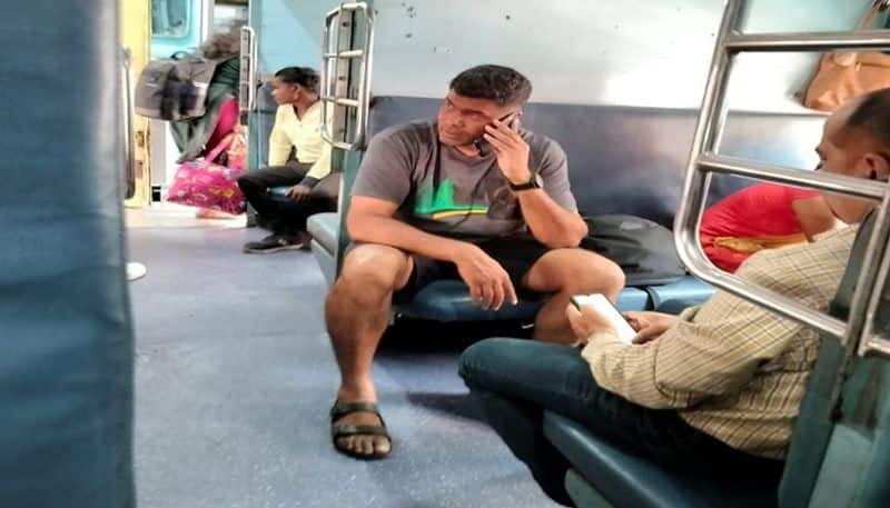 Melukote MLA Darshan Puttannaiah Wears Short and Travels to Bengaluru by Train grg