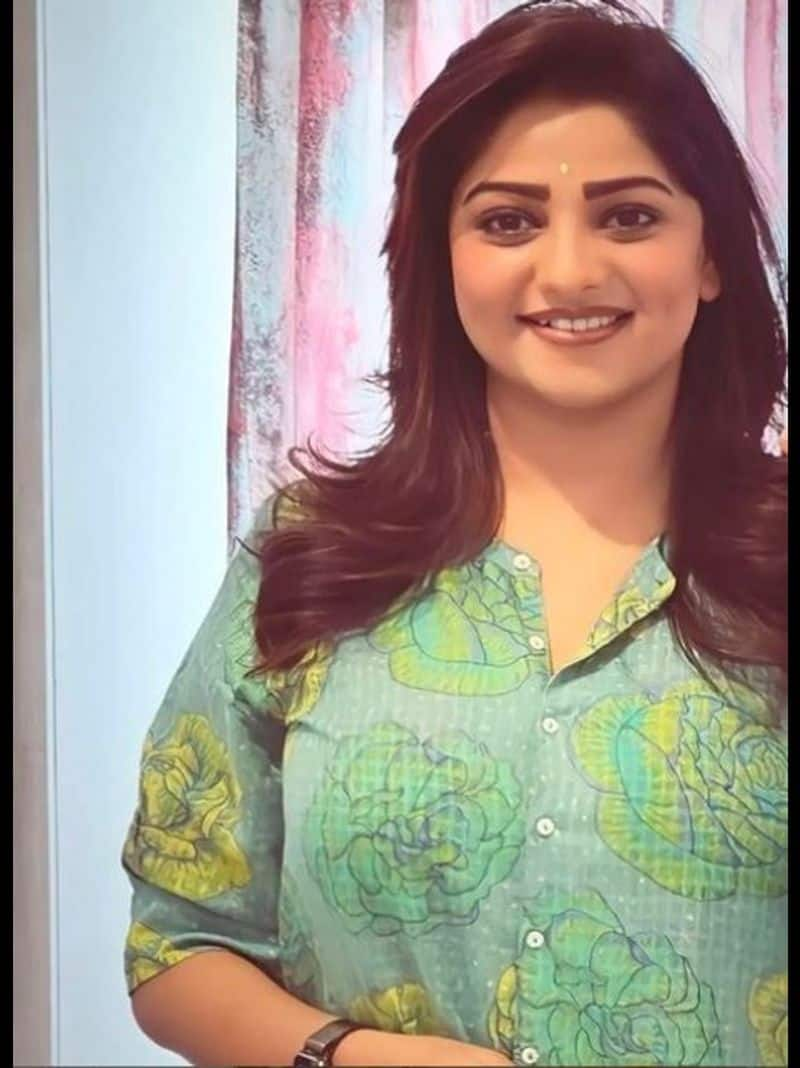 Actress Rachita Ram smile is only her jewelry says netizens vcs 