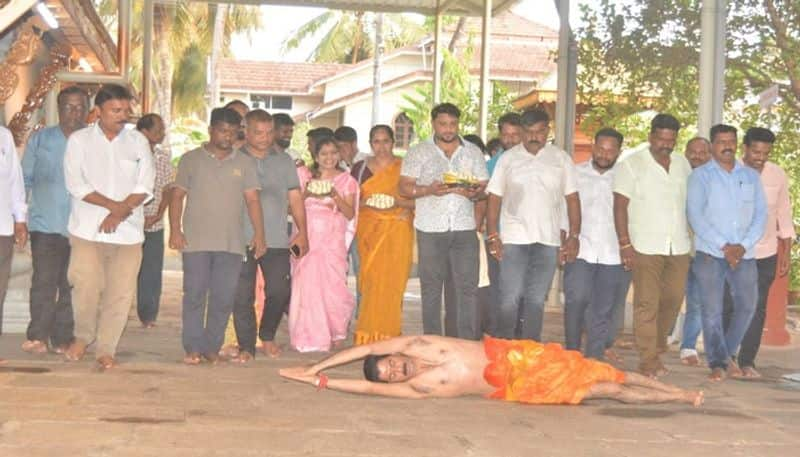 Congress Leader Perform Special Pooja in Kannapardi Jayadurgaparameshwari Temple in Udupi grg