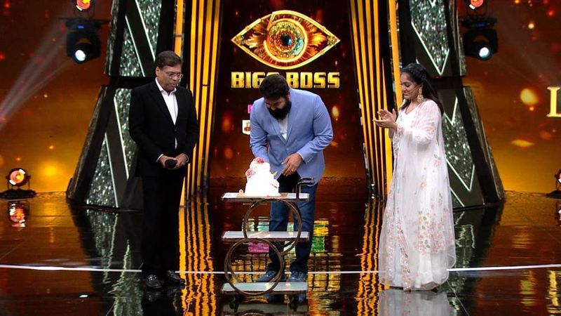 bigg boss malayalam season 5 celebrate mohanlal birthday vvk