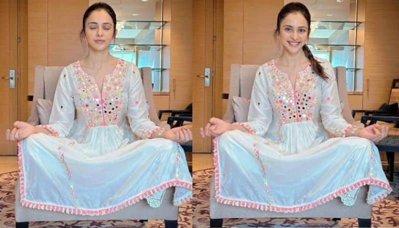 Actress Rakul Preet Singh beautiful look in traditional Wear  NSK