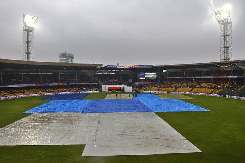 Rain continues to hit M Chinnaswamy Stadium,RCB vs GT match may delay gkc