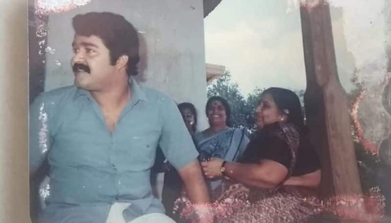 mohanlal with his mother in Thoovanathumbikal location birthday nsn