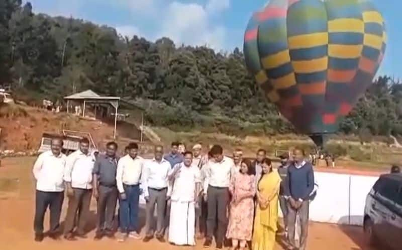 minister ramachandran inaugurated the balloon festival on the occasion of the completion of 200 years of ooty