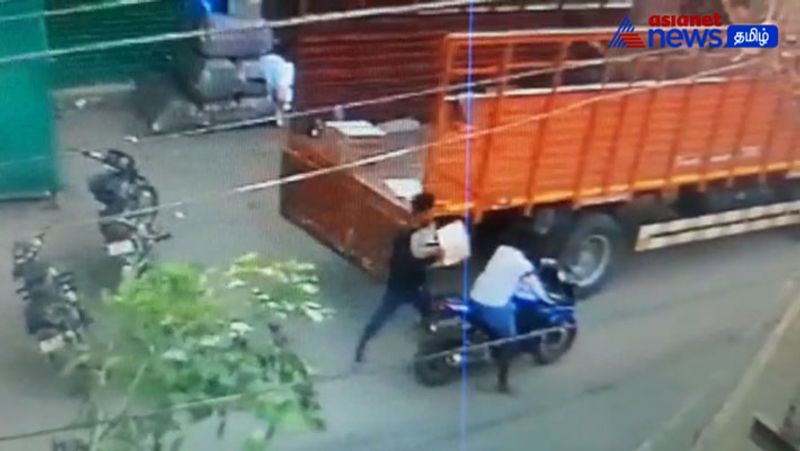 In mayiladuthurai tasmac a full box of liquor bottles was theft! CCTV footage going viral!