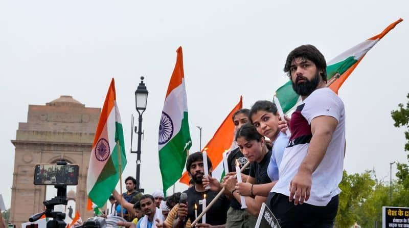 wrestling Wrestlers vs WFI chief: Thousands march towards India Gate to support protesting grapplers-ayh