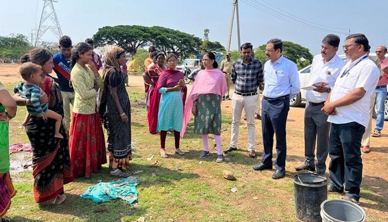 DC Shivanand Kapashi Listened to the Grievances of the Vagrants in Davanagere grg