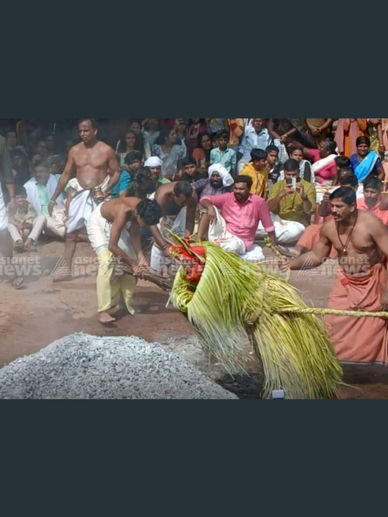 The story of a Theyyam named Theechamundii, Vishnumoorthy and Ottakolam prn