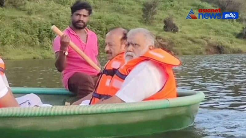 tn Ministers inspecting Kodaikanal lake while riding on Parisil!