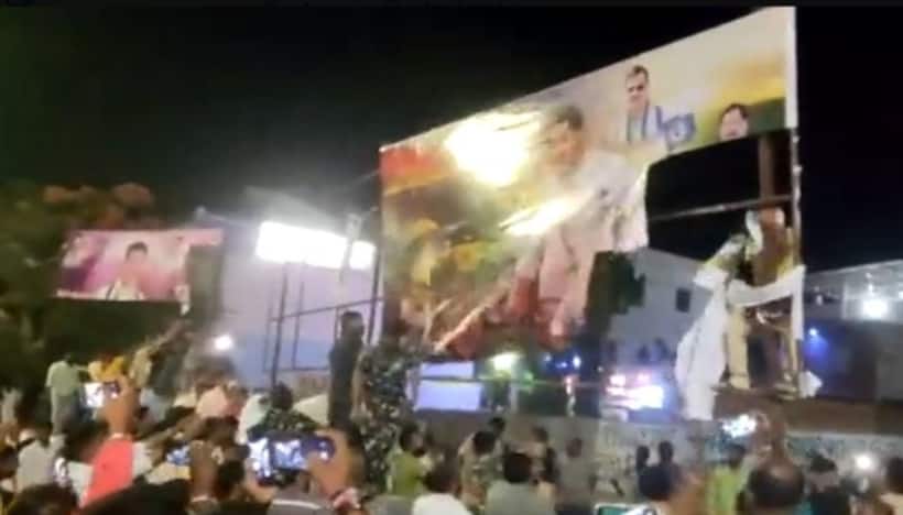 హిందూపురంలో ఫ్లెక్సీ వార్.. వైసీపీ ఫ్లెక్సీ చించివేత.. టీడీపీ, జనసేన కార్యకర్తల అరెస్ట్.. 