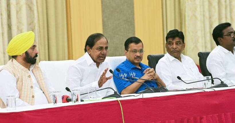 మధ్యలో ఈ గవర్నర్ల వ్యవస్థేంది.. అదో అలంకారప్రాయమైన పదవి : కేసీఆర్ సంచలన వ్యాఖ్యలు