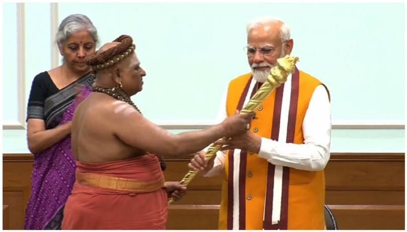 కొత్త పార్లమెంట్ భవనం : మోడీకి ‘‘సెంగోల్’’ను అందజేసిన తమిళనాడు ఆధీనం మఠాధిపతులు, వీడియో