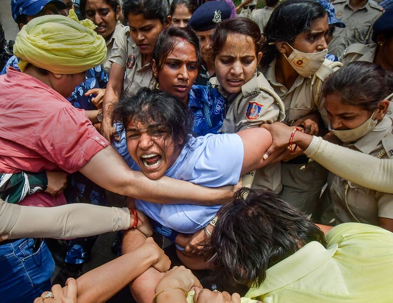 Wrestlers Protest: After Police Detained, Wrestlers Will throw Olympic Medals in the Ganges River Haridwar Bajrang Punia Hunger Strike MSV 