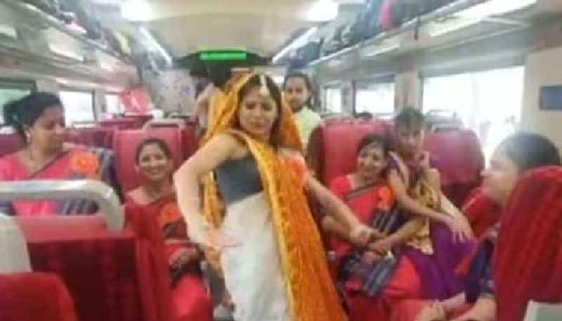 Viral video : Dance Inside Delhi Dehradun Vande Bharat Express rlp