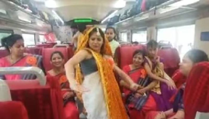 Viral video : Dance Inside Delhi Dehradun Vande Bharat Express rlp