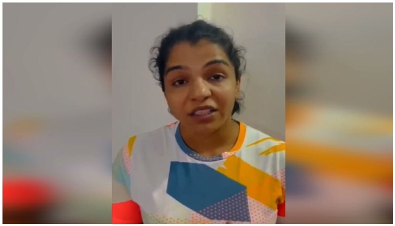 Wrestlers Protest Babita Phogat has tried to weaken our protest Says Sakshi Malik kvn